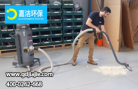 如何給工作中的工業(yè)吸塵器降溫？